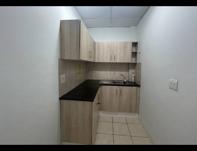 180M² OFFICE TO LET IN WESTVILLE